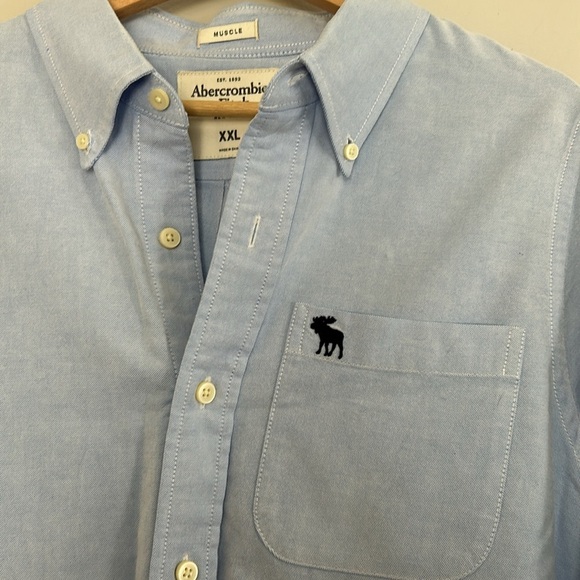 Abercrombie & Fitch 100% Cotton Muscle Button Down Shirt - Picture 2 of 9